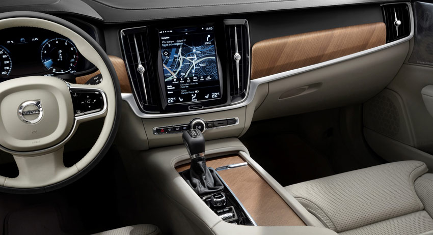 The new Volvo S90 comes equipped with an advanced semi-autonomous drive feature, Pilot Assist.
