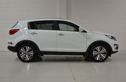 Jo has picked a much better location than the road to tempt dealers with her Kia Sportage