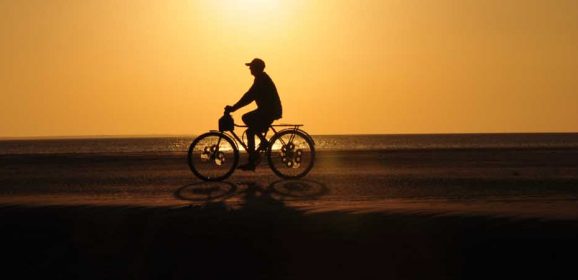 Cycling in a Heatwave: 7 Essential Tips to Stay Safe on Your Bike This Summer